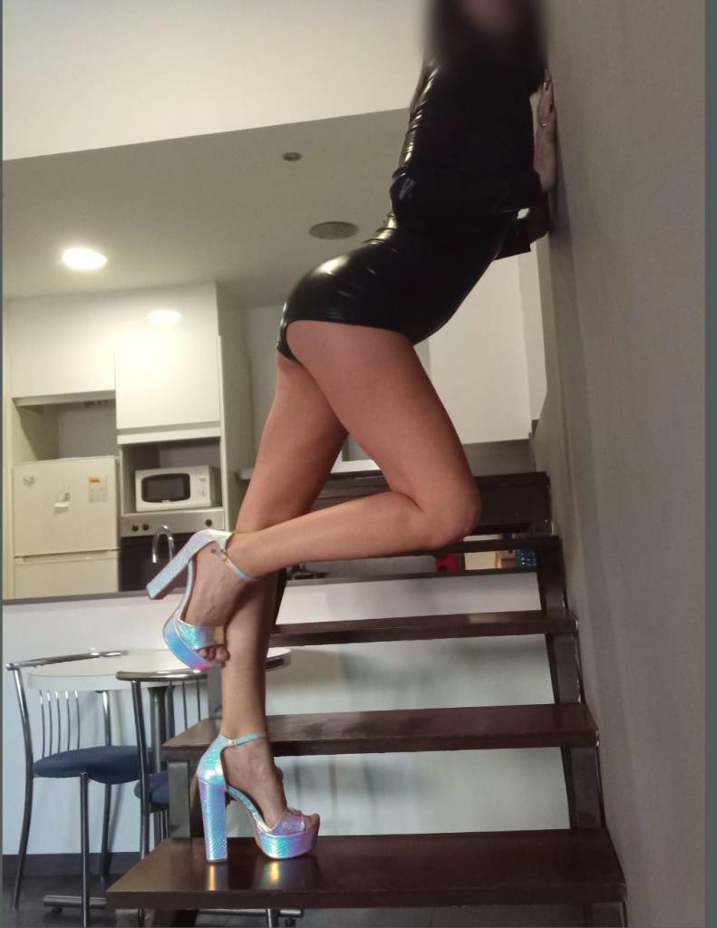 611207824: Chica busca chico en Gerona