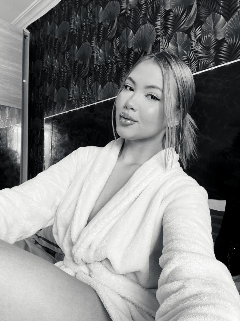 Chica busca chico en Almería: 