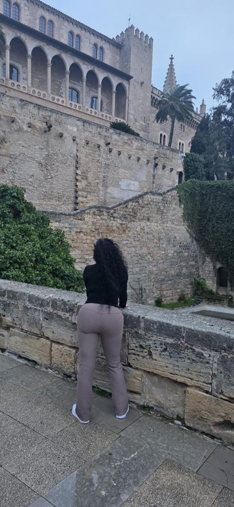 677467461: Chica busca chico en Mallorca