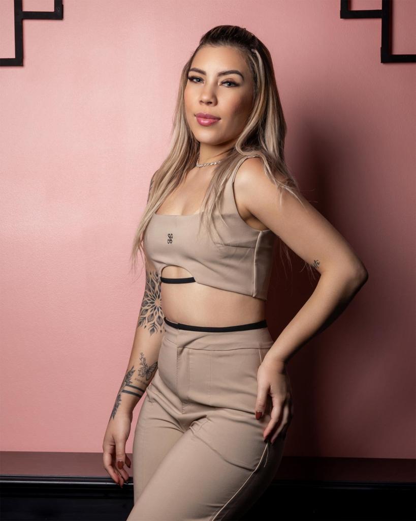 612272947: Chica busca chico en Barcelona