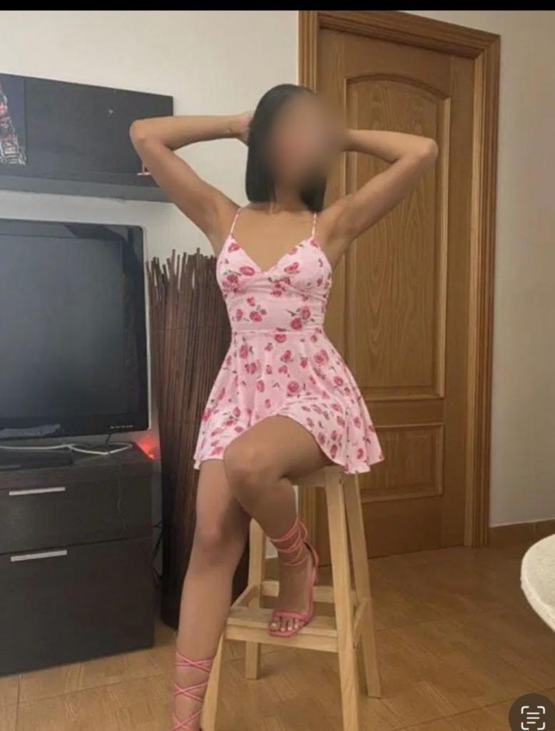 687164834: Chica busca chico en Navarra