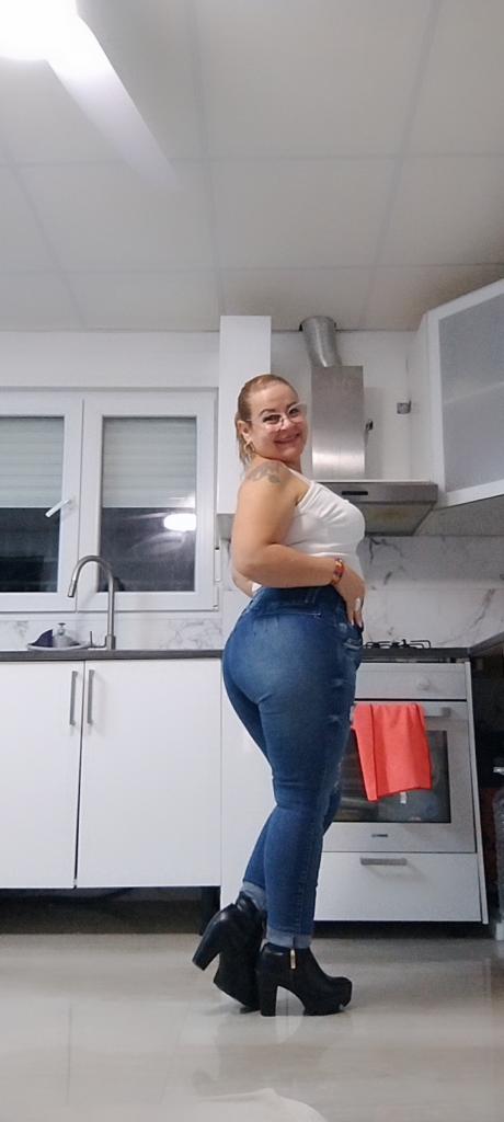 Chica busca chico en Almería: 