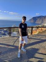 643095507: Chico busca chica en Lugo