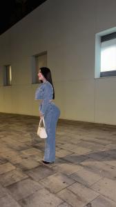 631891238: Chica busca chico en Gerona