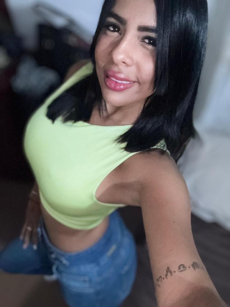 744251432: Chica busca chico en Málaga