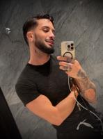 692988860: Chico busca chica en Barcelona