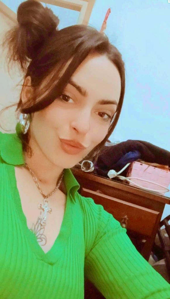 664320779: Chica busca chico en Sevilla