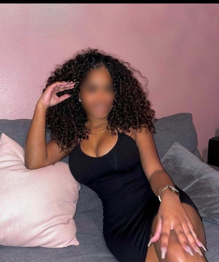 661576483: Chica busca chico en Mallorca