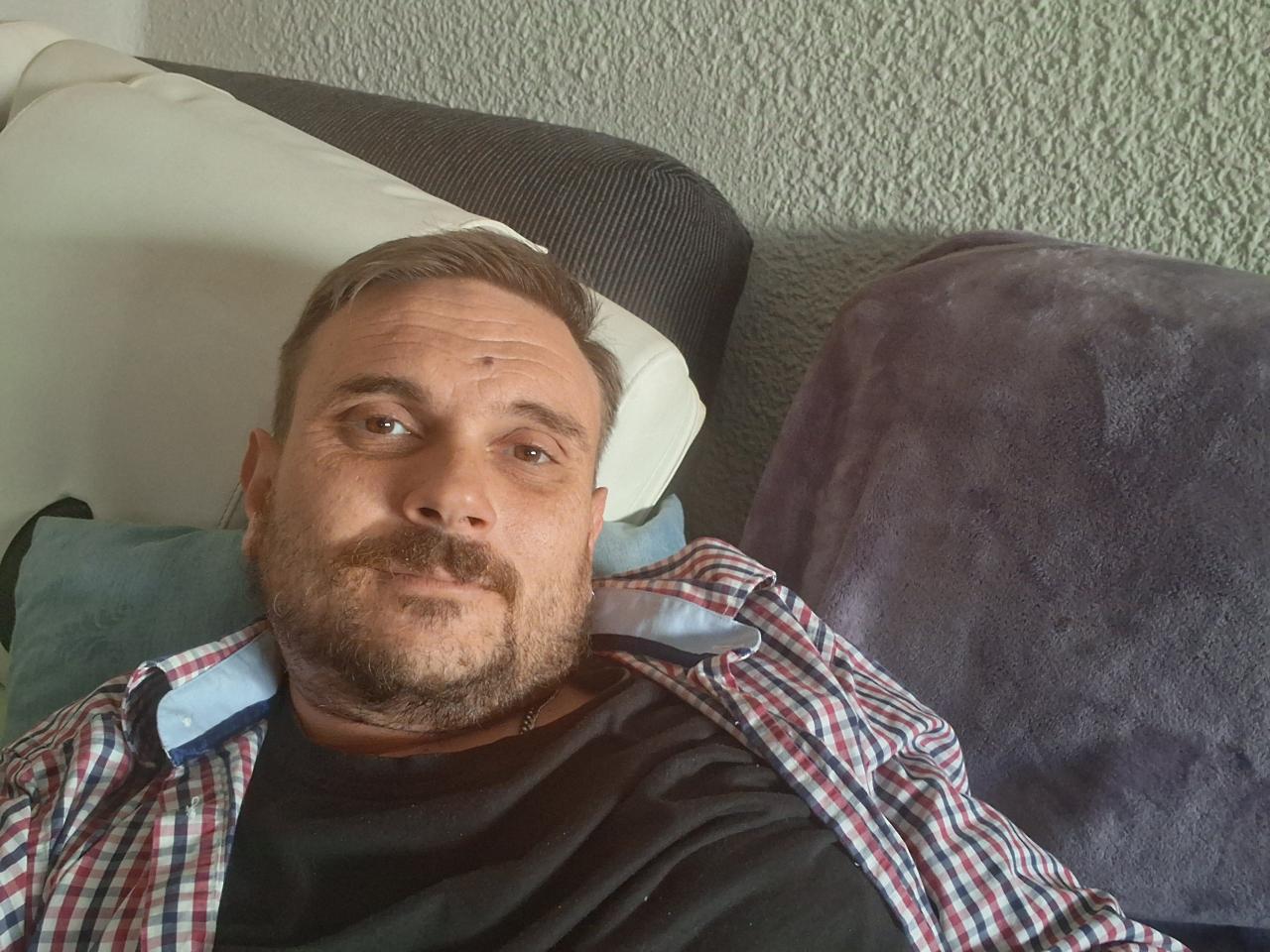 633721546: Chico busca chica en Valencia