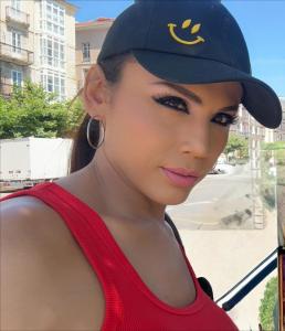 611218789: Travesti en León