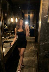 663090538: Chica busca chico en Barcelona