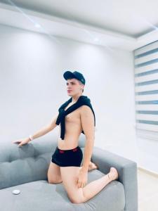 613367927: Chico busca chica en Cantabria