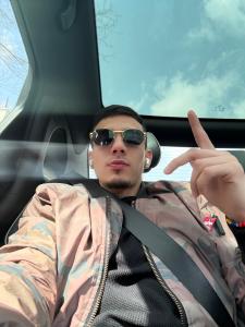 641454323: Chico busca chica en Barcelona