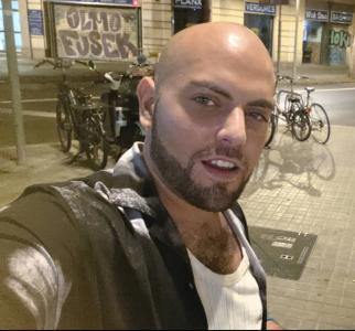 613849194: Chico busca chica en Tarragona