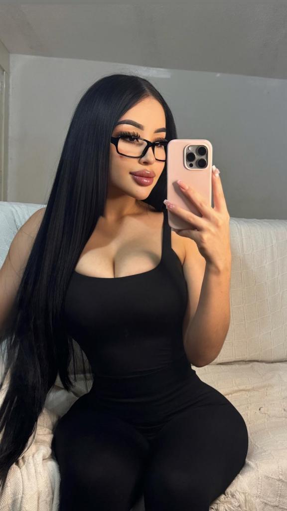 Chica busca chico en Ibiza: Chica busca chico