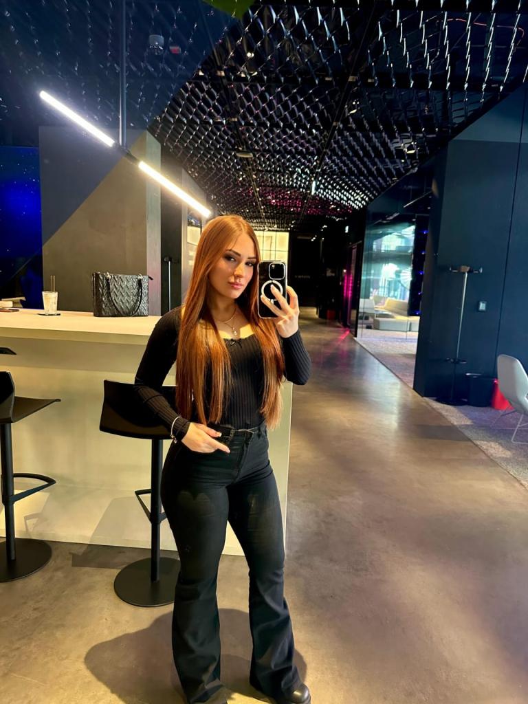 670490550: Chica busca chico en Barcelona