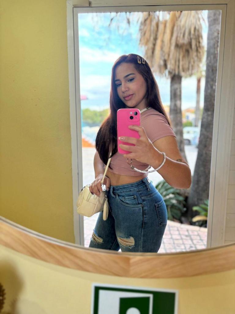 Chica busca chico en Almería: 