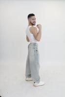 693371040: Chico busca chica en Madrid