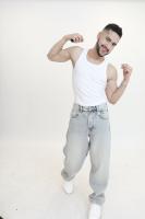 693371040: Chico busca chica en Madrid