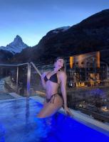 631068754: Chica busca chico en Gerona