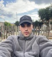 695685844: Chico busca chica en Barcelona