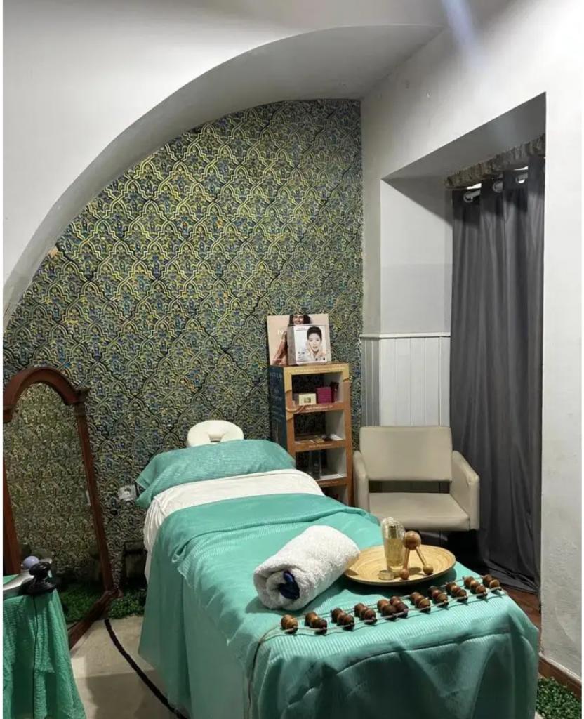 Chica busca chico en Cádiz: 