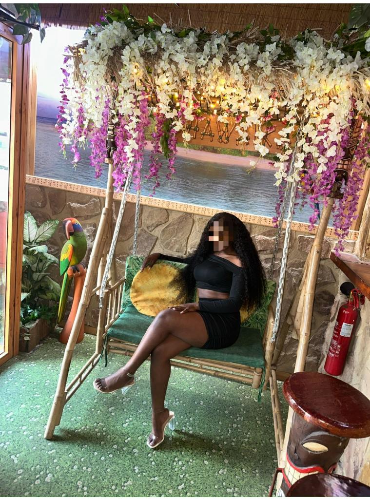 692077327: Chica busca chico en Mallorca