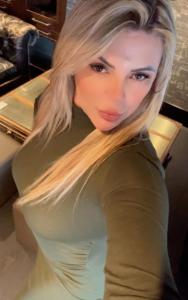 663086139: Chica busca chico en La Coruña