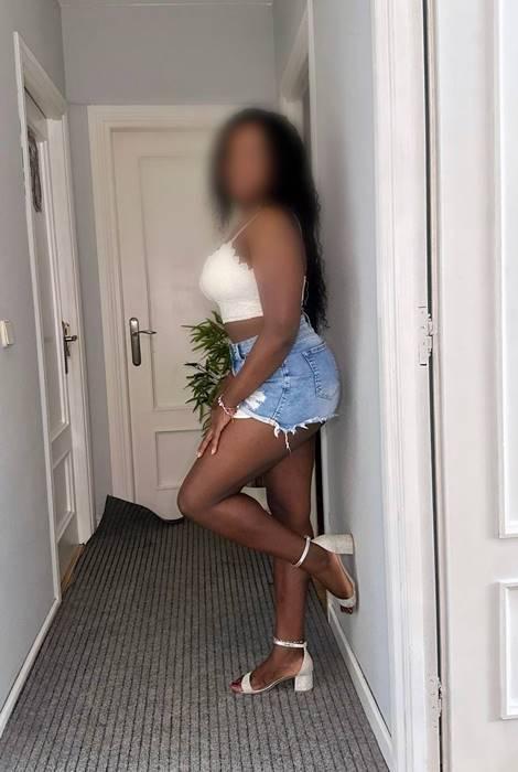 648988831: Chica busca chico en Madrid