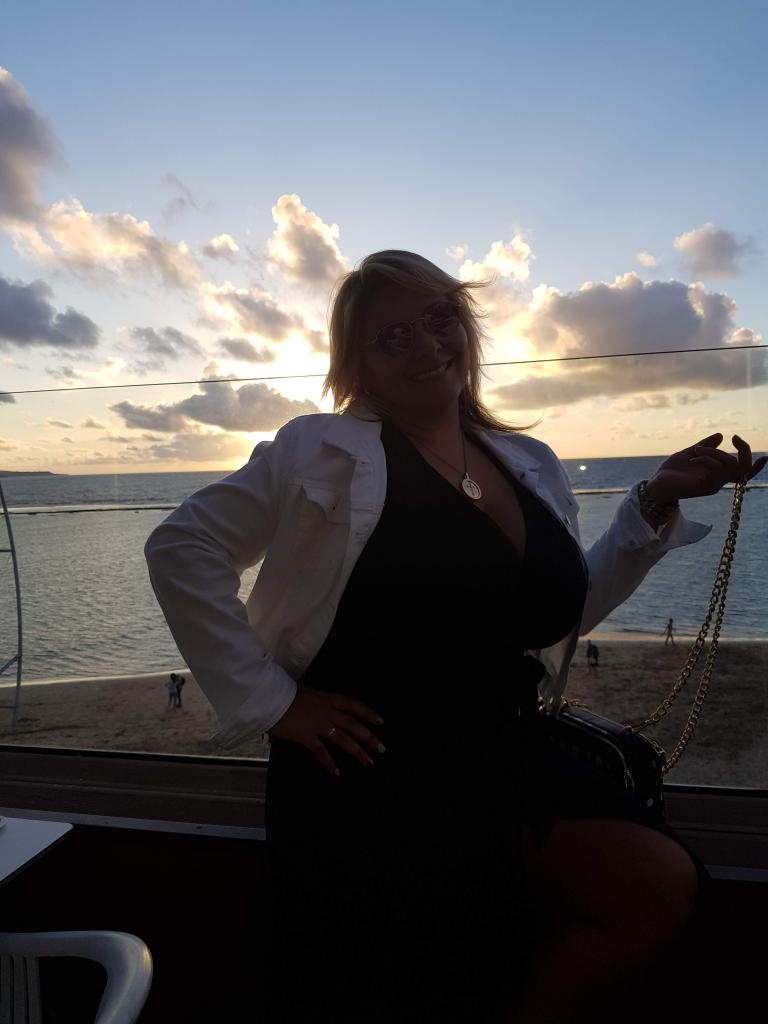 Chica busca chico en Tenerife: 