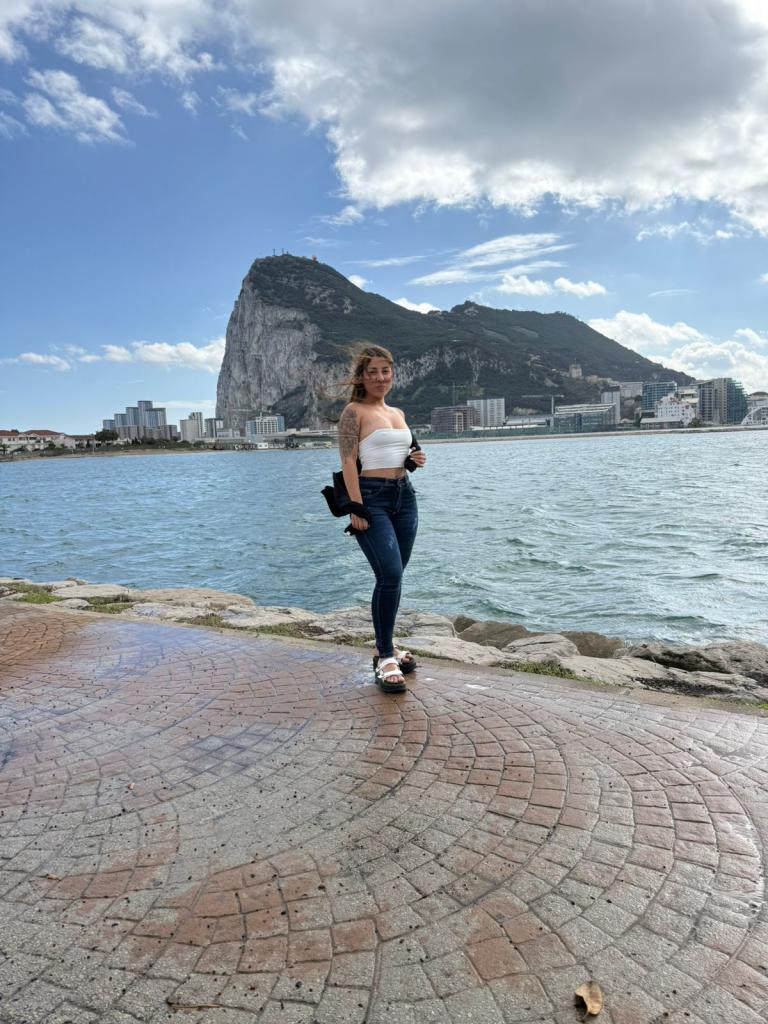 Chica busca chico en Cádiz: 