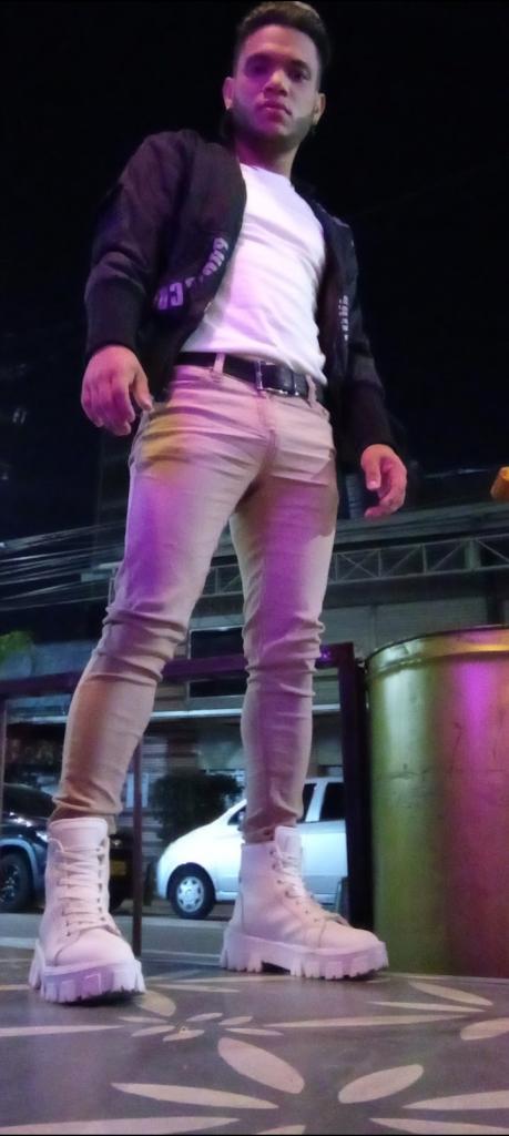 Chico busca chica en Barcelona: 