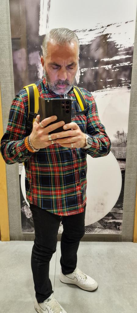 Chico busca chica en Granada: 