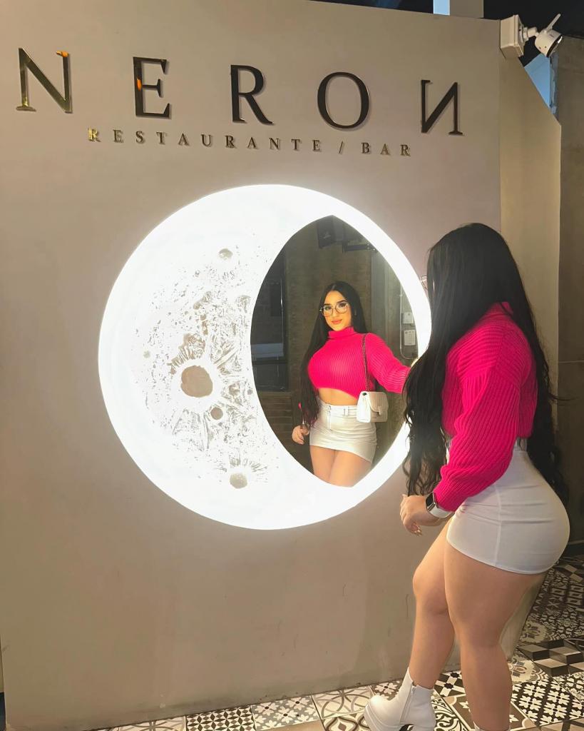 Chica busca chico en Almería: 