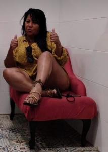 664371235: Chica busca chico en Valencia