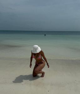 631945439: Chica busca chico en Barcelona