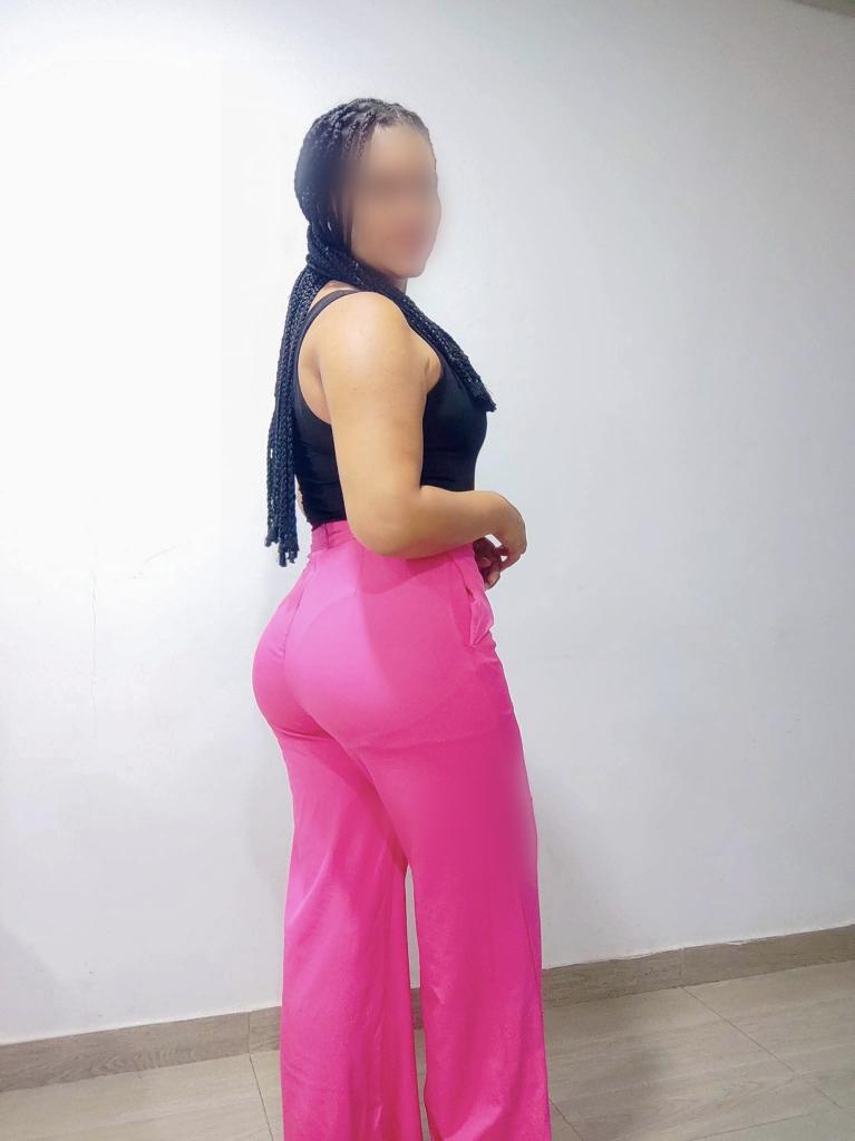 647240593: Chica busca chico en Málaga