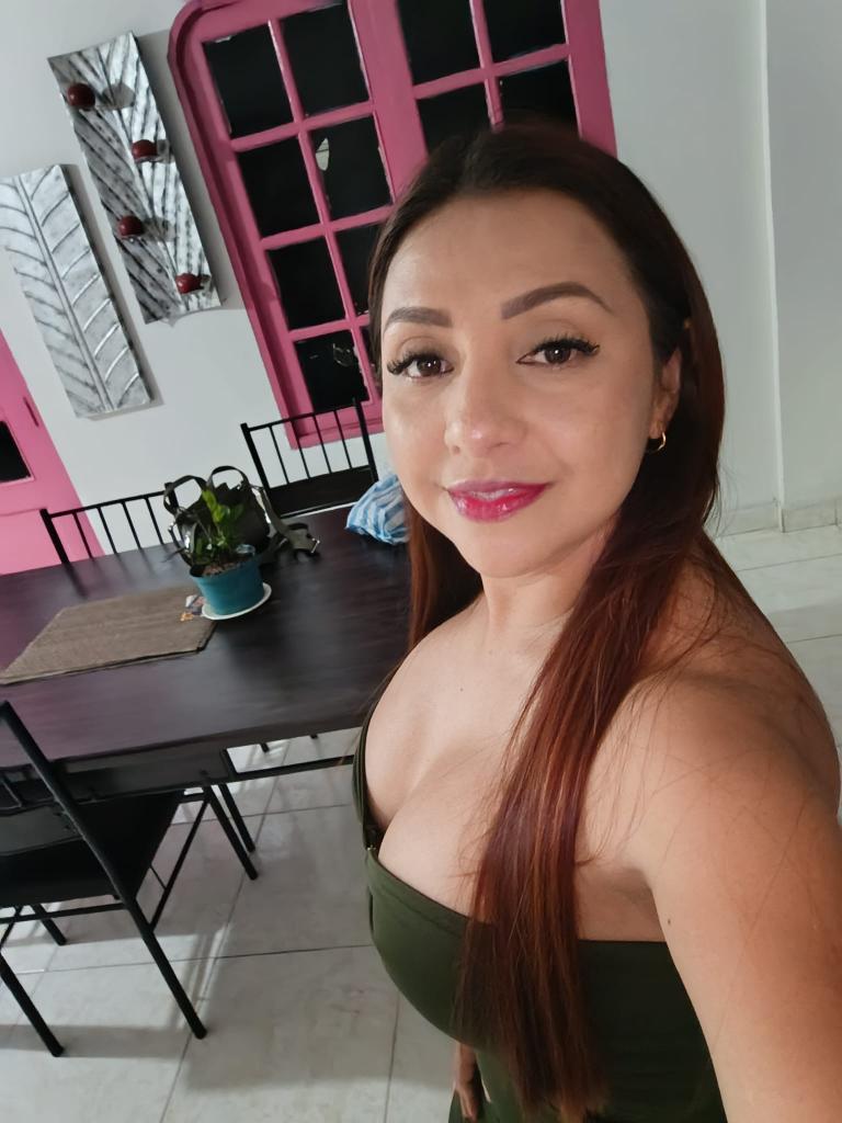 693299806: Chica busca chico en Granada