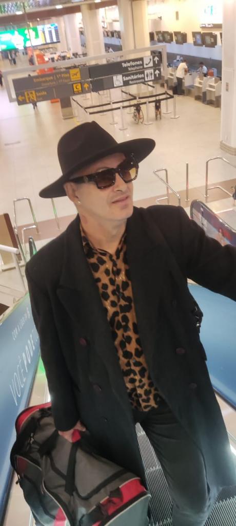 605131165: Chico busca chica en Pontevedra