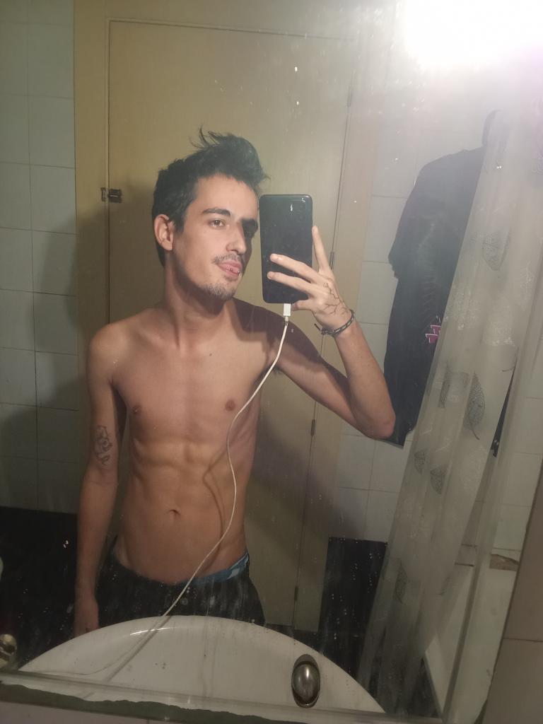 Chico busca chica en Sevilla: 