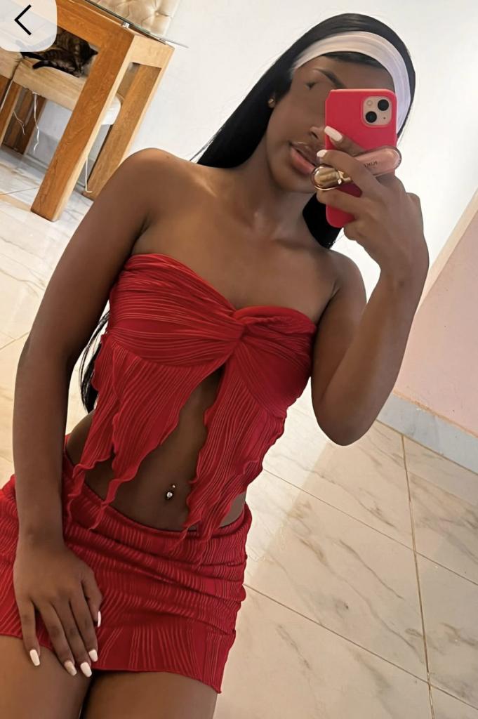664411980: Chica busca chico en Sevilla
