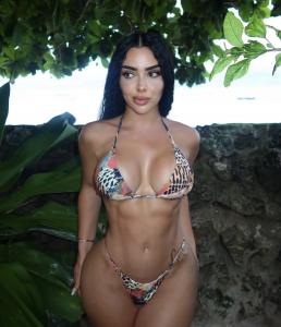 614692218: Chica busca chico en Granada