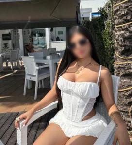 744795934: Chica busca chico en Sevilla