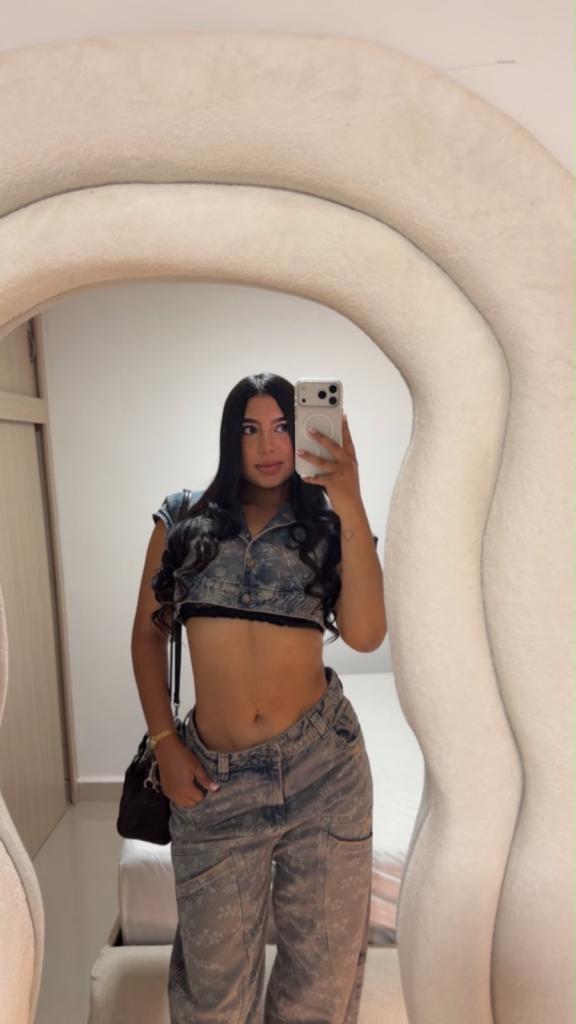 632992053: Chica busca chico en Barcelona