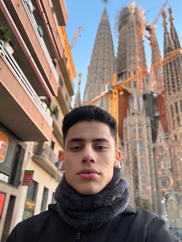 672113269: Chico busca chica en Barcelona