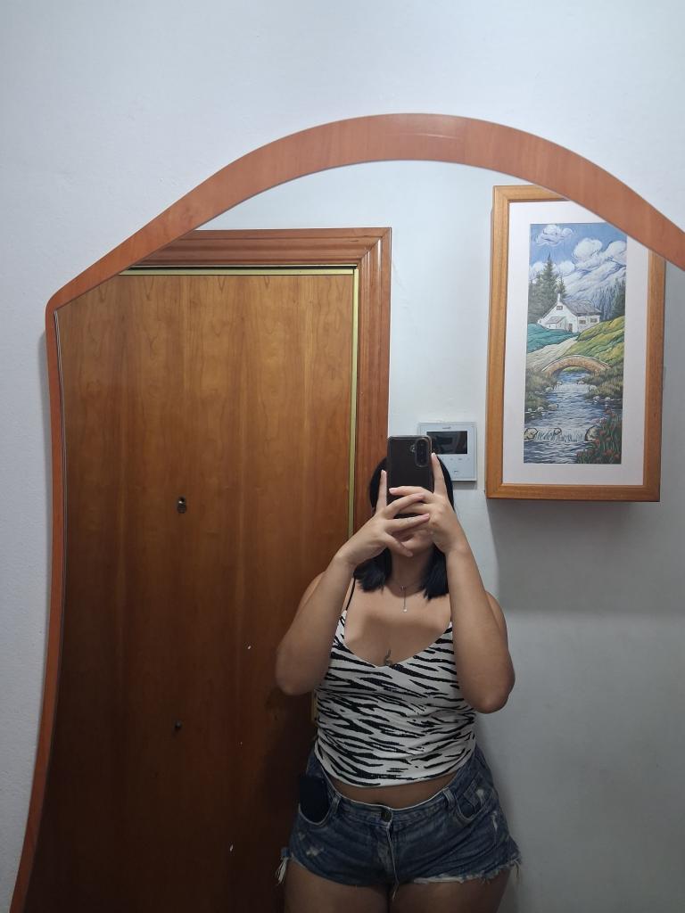 634867815: Chica busca chico en Barcelona
