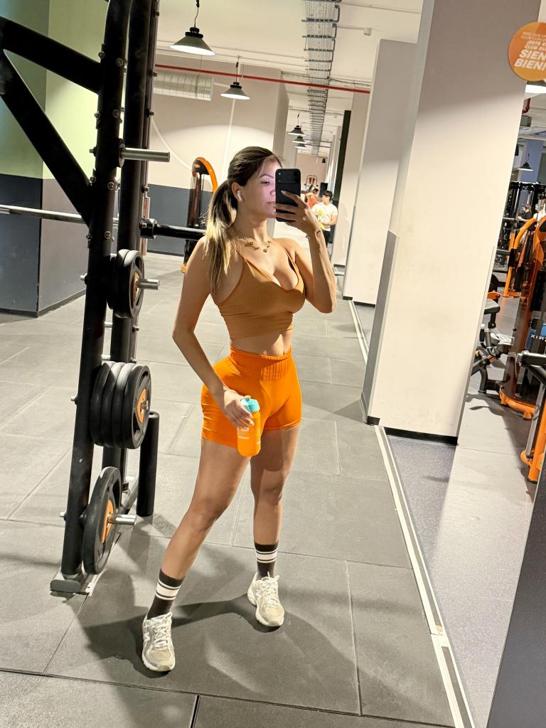 610440856: Chica busca chico en Valencia