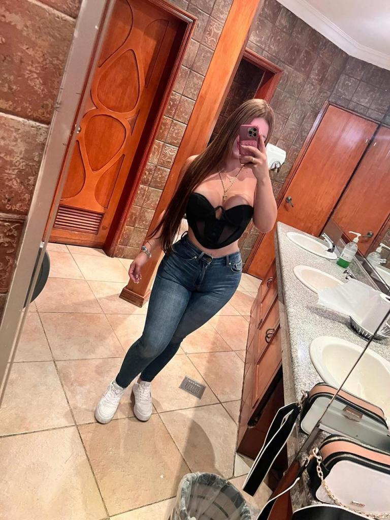 Chica busca chico en Almería: 