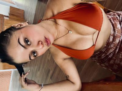 631375517: Chica busca chico en Cantabria