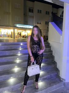 610652393: Chica busca chico en Sevilla